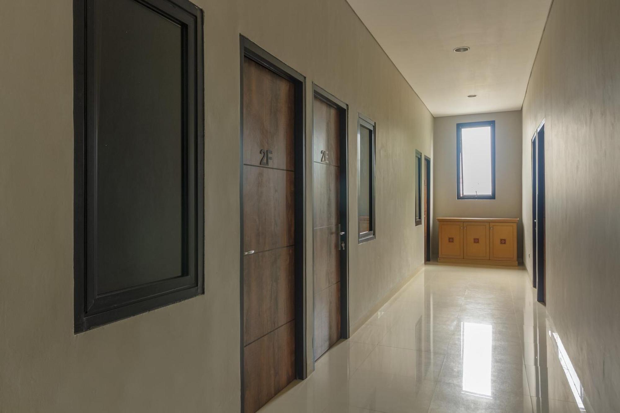 Reddoorz Near Puri Indah Mall จาการ์ตา ภายนอก รูปภาพ