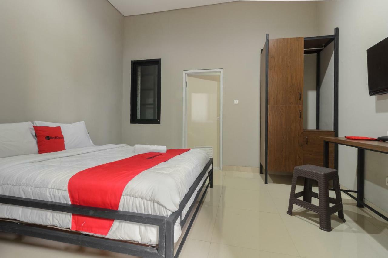 Reddoorz Near Puri Indah Mall จาการ์ตา ภายนอก รูปภาพ