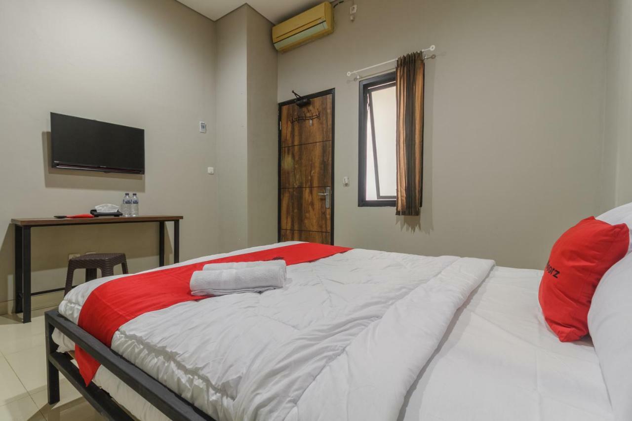 Reddoorz Near Puri Indah Mall จาการ์ตา ภายนอก รูปภาพ