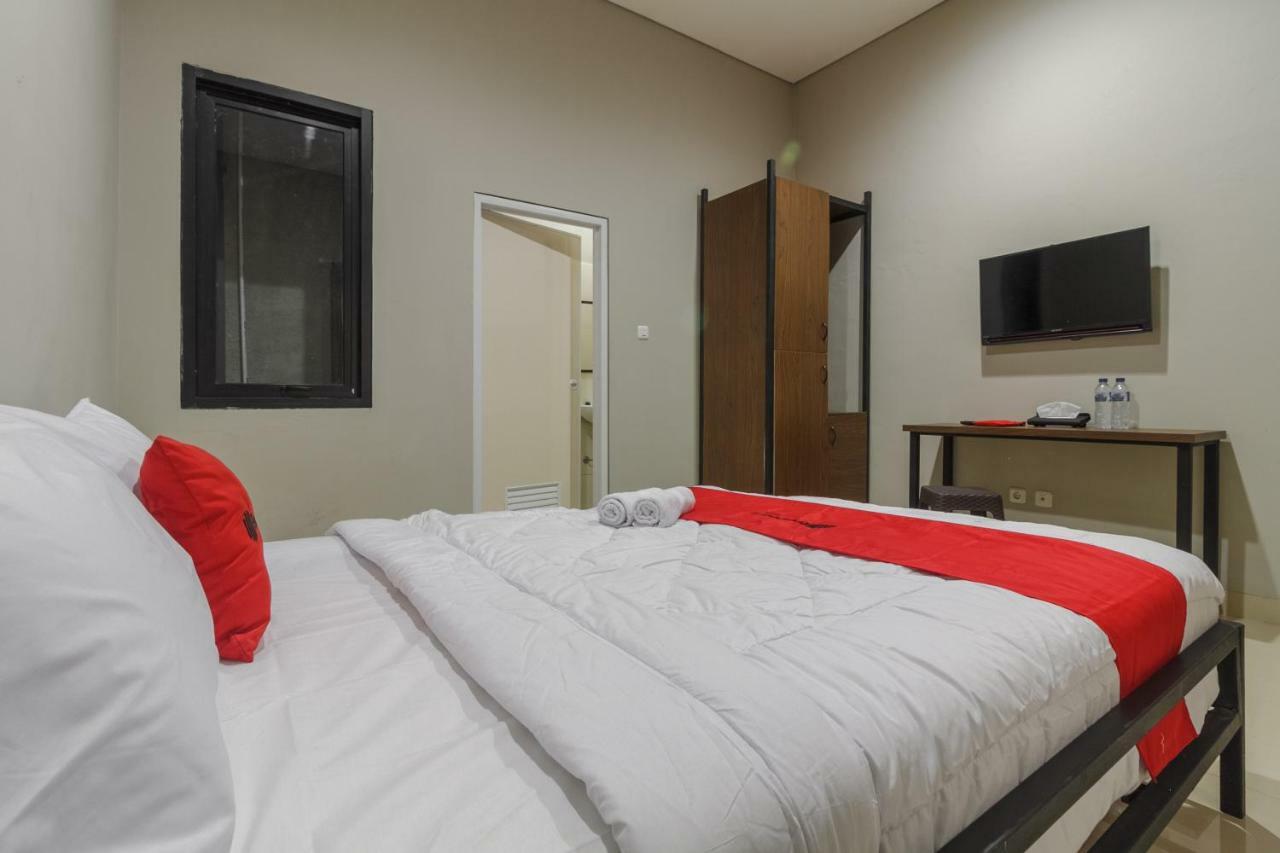 Reddoorz Near Puri Indah Mall จาการ์ตา ภายนอก รูปภาพ